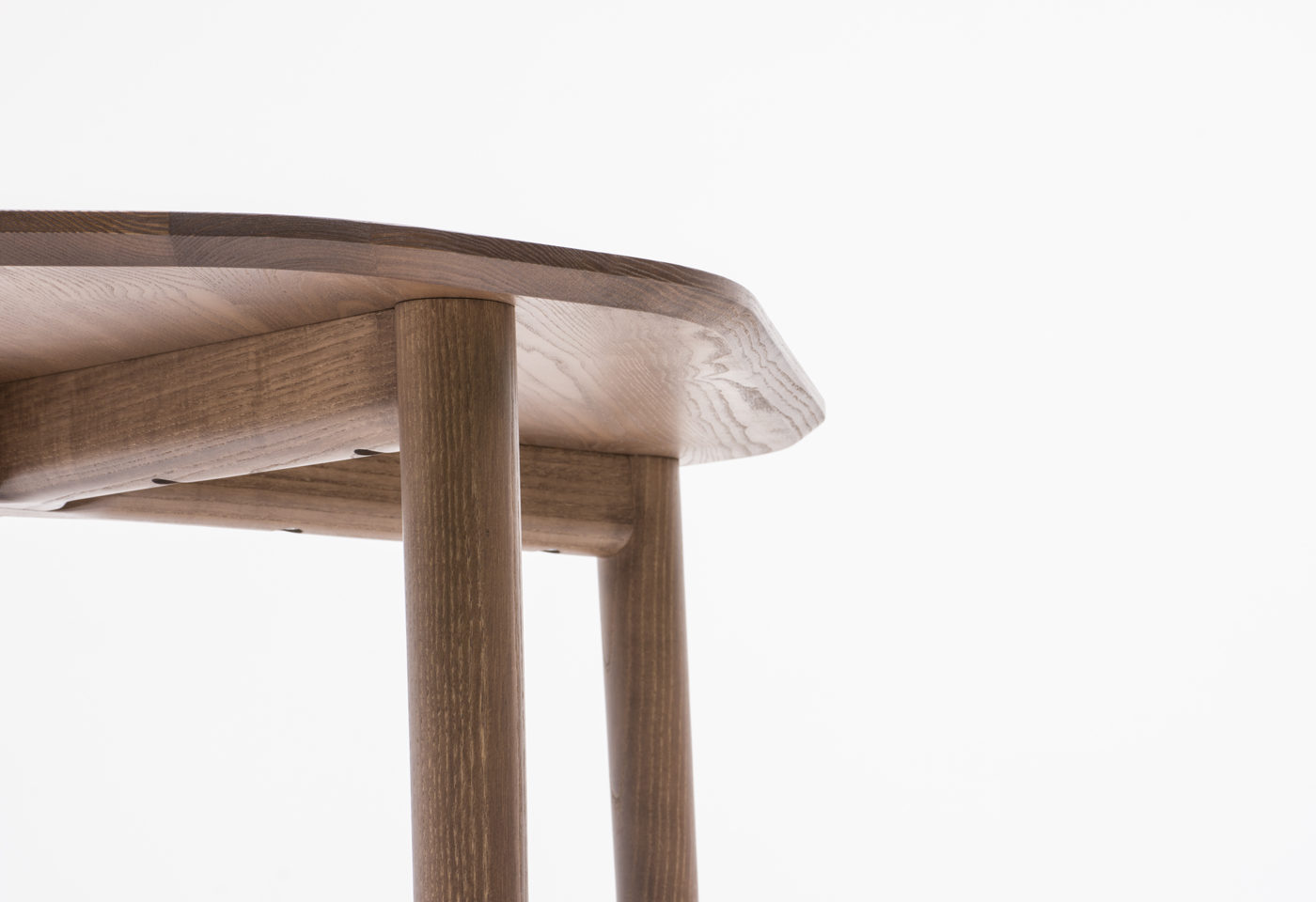 开云（中国） - 桌几|餐桌|办公家具|设计师家具|奥索餐台